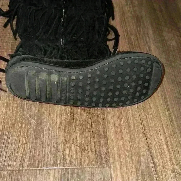 Minnetonka Black Fringe Boots Girls Size 12 - Picture 4 of 4